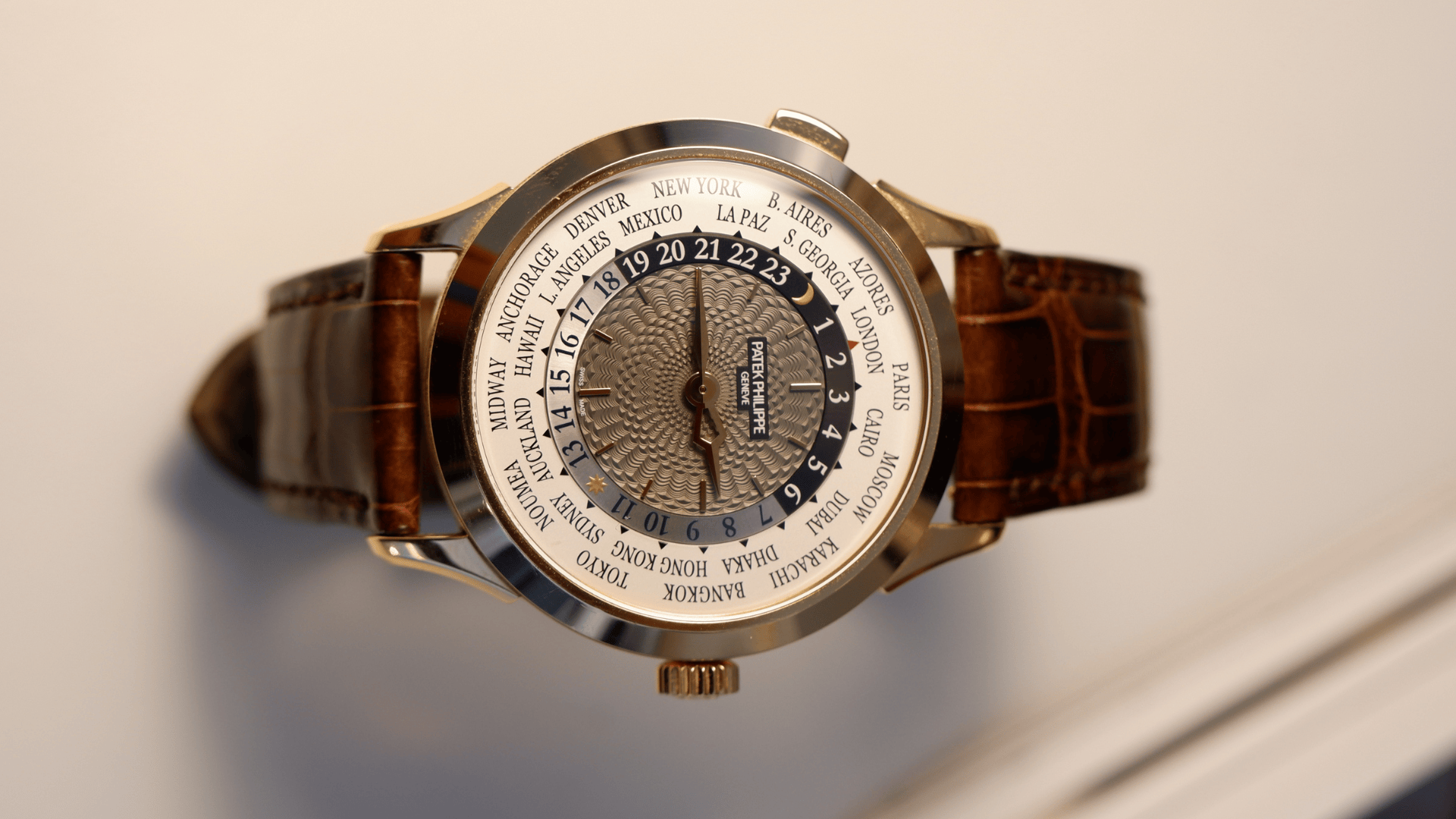 Ciri Jam Tangan Patek Philippe Asli: Panduan Lengkap Membedakan dengan yang Palsu
