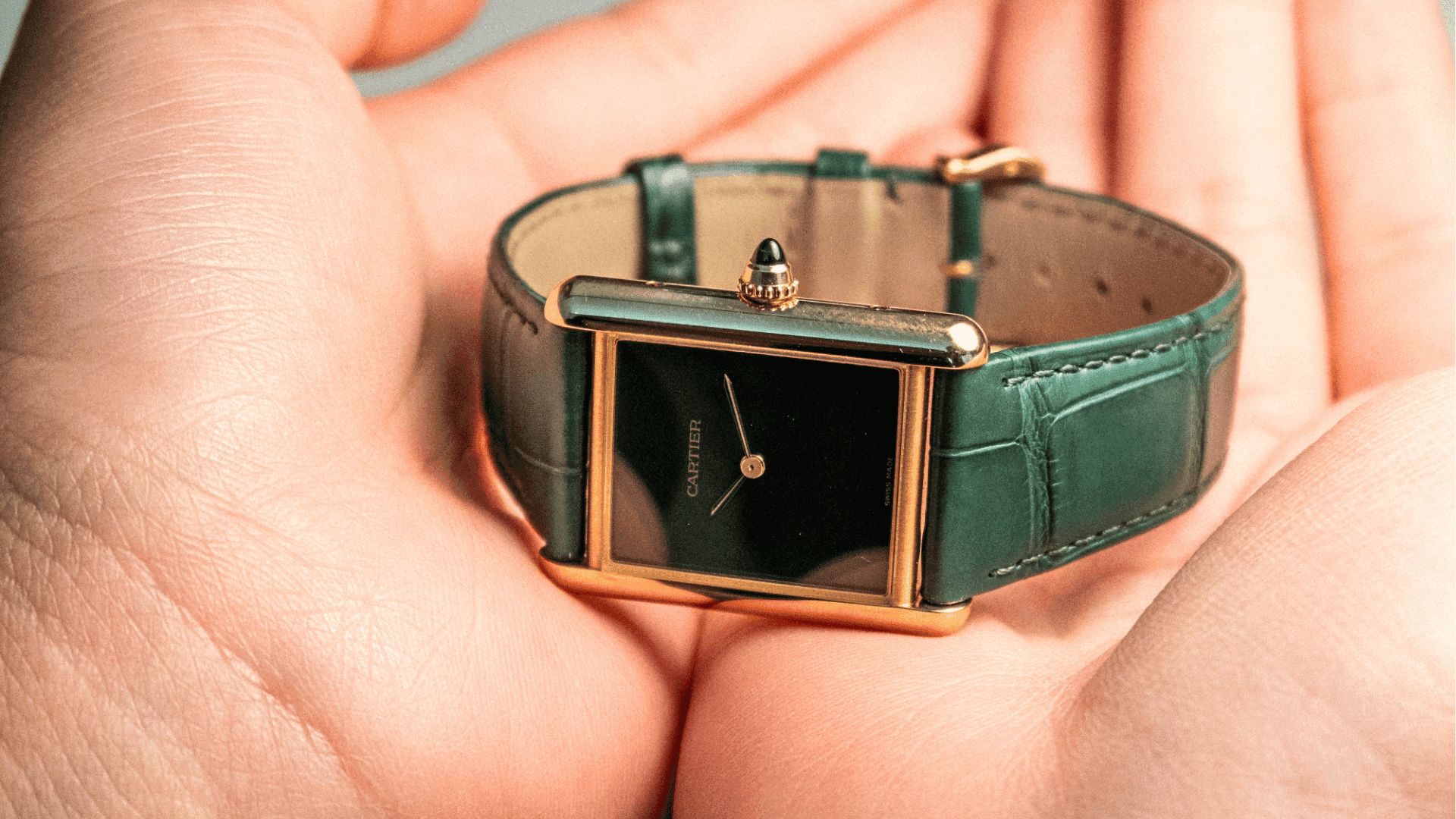 Jam Tangan Wanita Mewah Simple dan Elegan: 10 Rekomendasi Cartier Beserta Harga Terbarunya