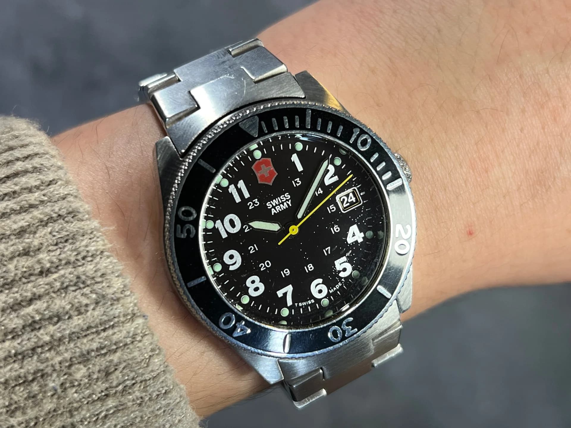 Victorinox Swiss Army Lancer 100 Stainless Steel Black Glitter Patina Dial