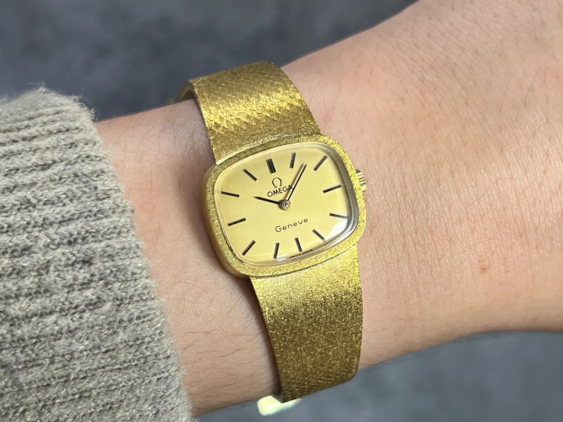 Vintage 1970s Omega Genève Oval Gold-Plated Integrated Bracelet Champagne Dial Ref. LX2334