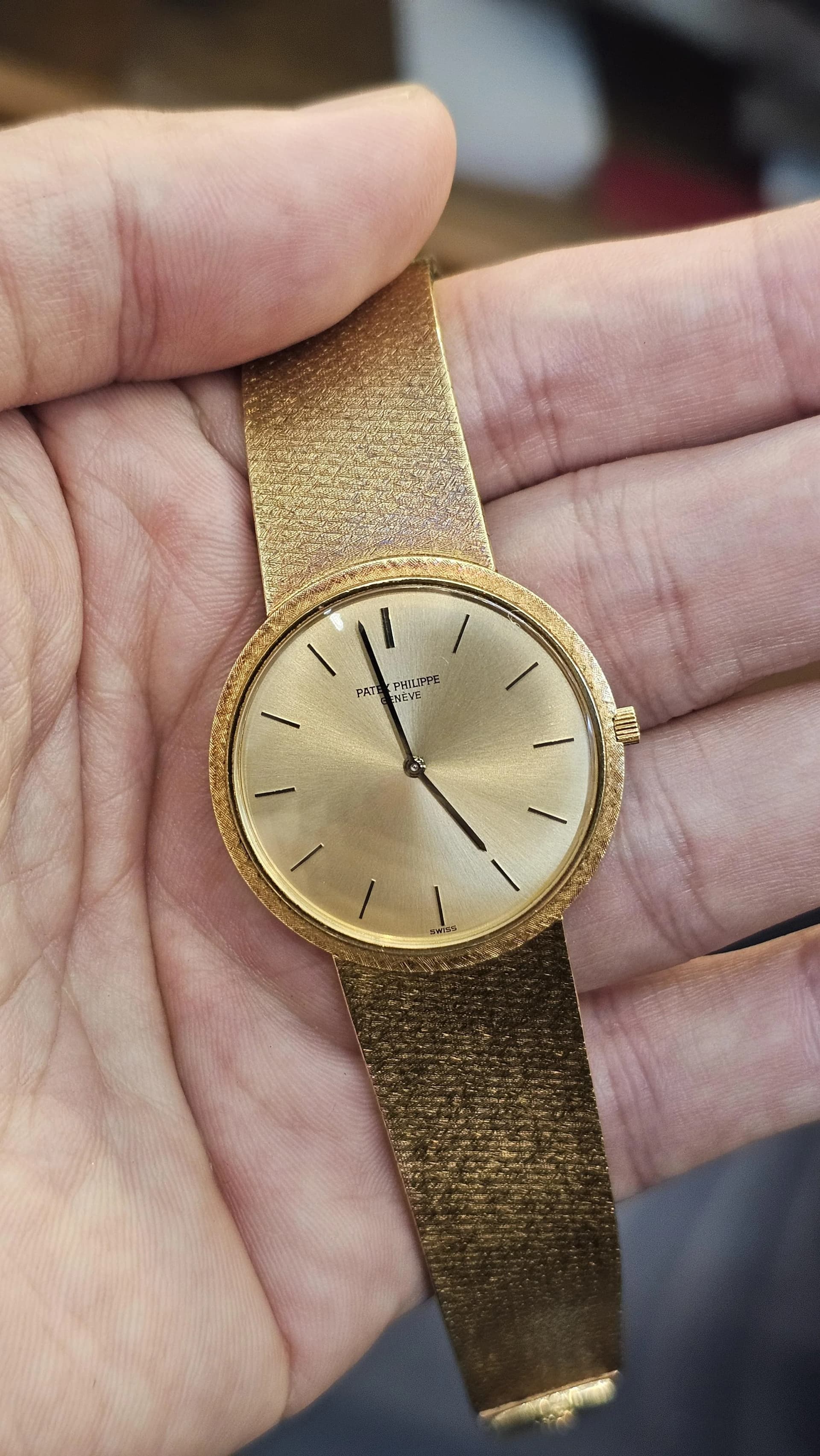 Calatrava 3520 Champagne Yellow Gold Integrated Bracelet