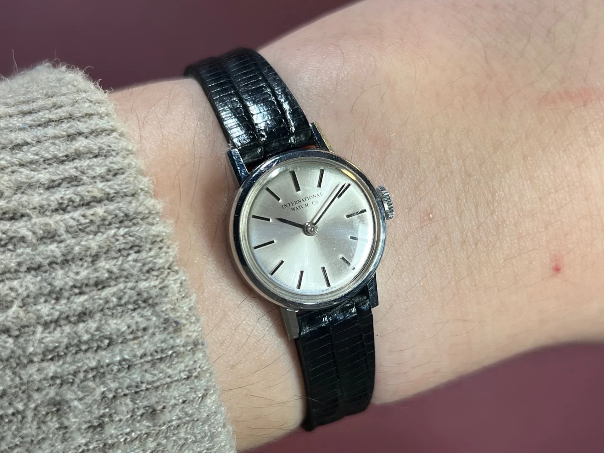 VINTAGE IWC INTERNATIONAL WATCH CO. SMALL ROUND SILVER