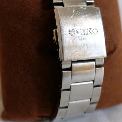 Thumb Seiko Chronograph Solar SSC717P1 Dial Hijau Sunburst Tachymeter 100M Komplit Kardus Box