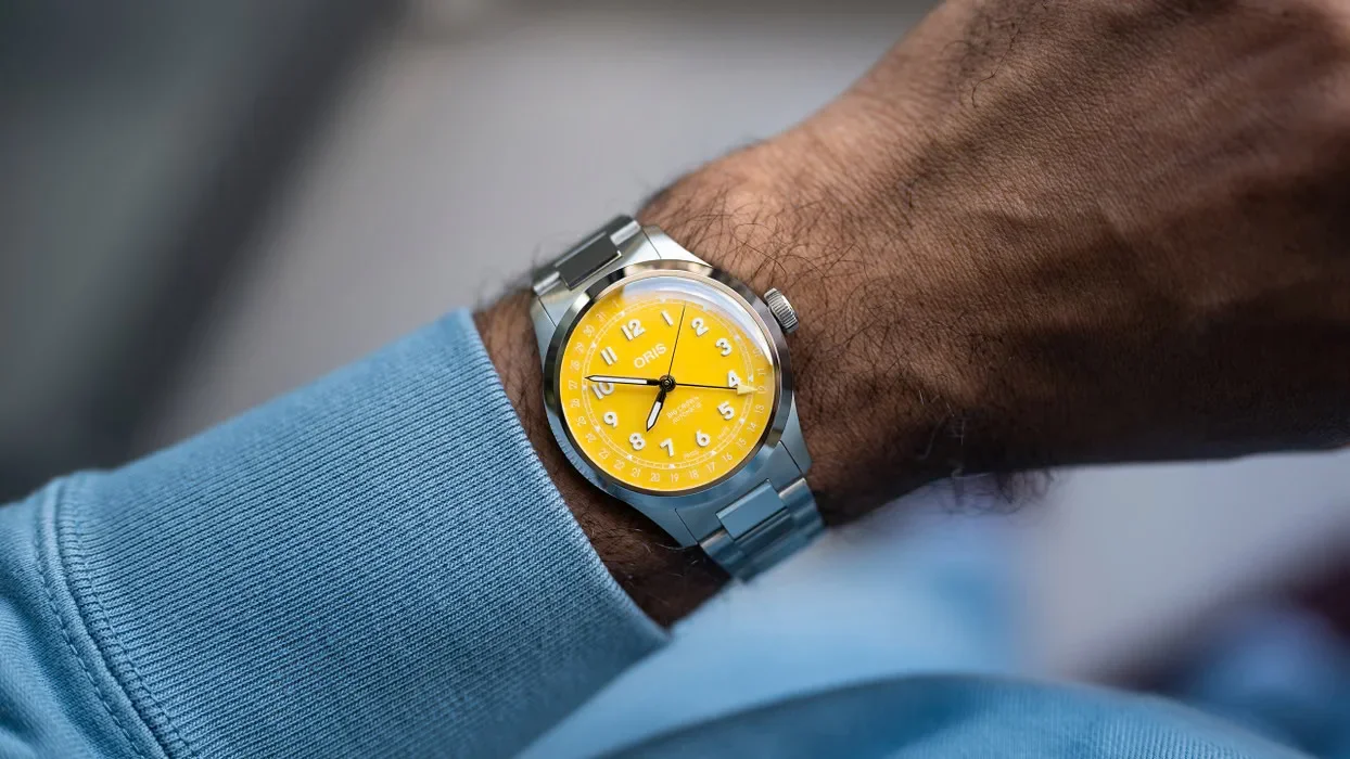 Thumb Big Crown Pointer Date 40 Stainless Steel / Yellow / Bracelet