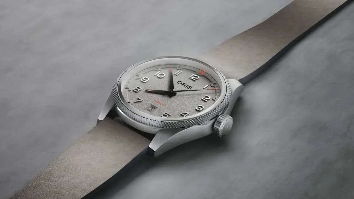 Thumb Big Crown ProPilot Date Stainless Steel / Chalk / Strap