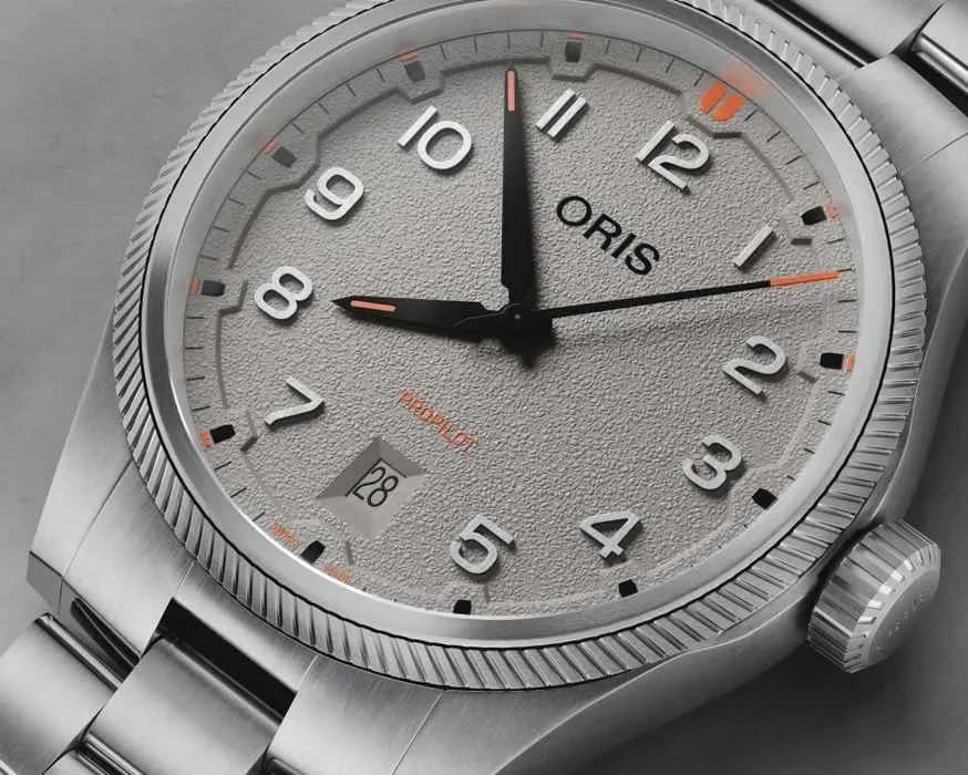 Thumb Big Crown ProPilot Date Stainless Steel / Chalk / Bracelet