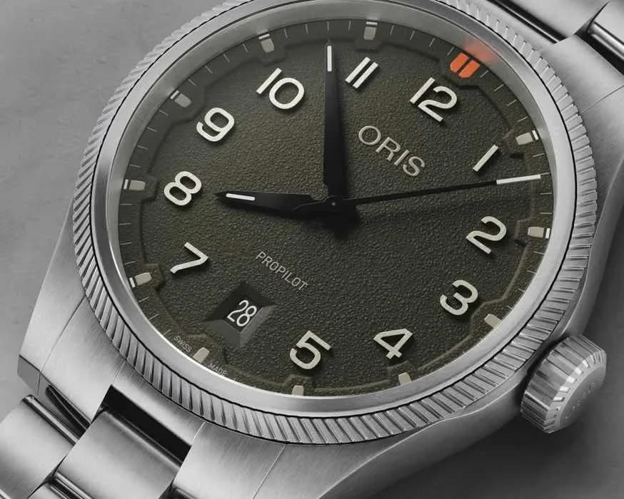 Thumb Big Crown ProPilot Date Stainless Steel / Moss / Bracelet