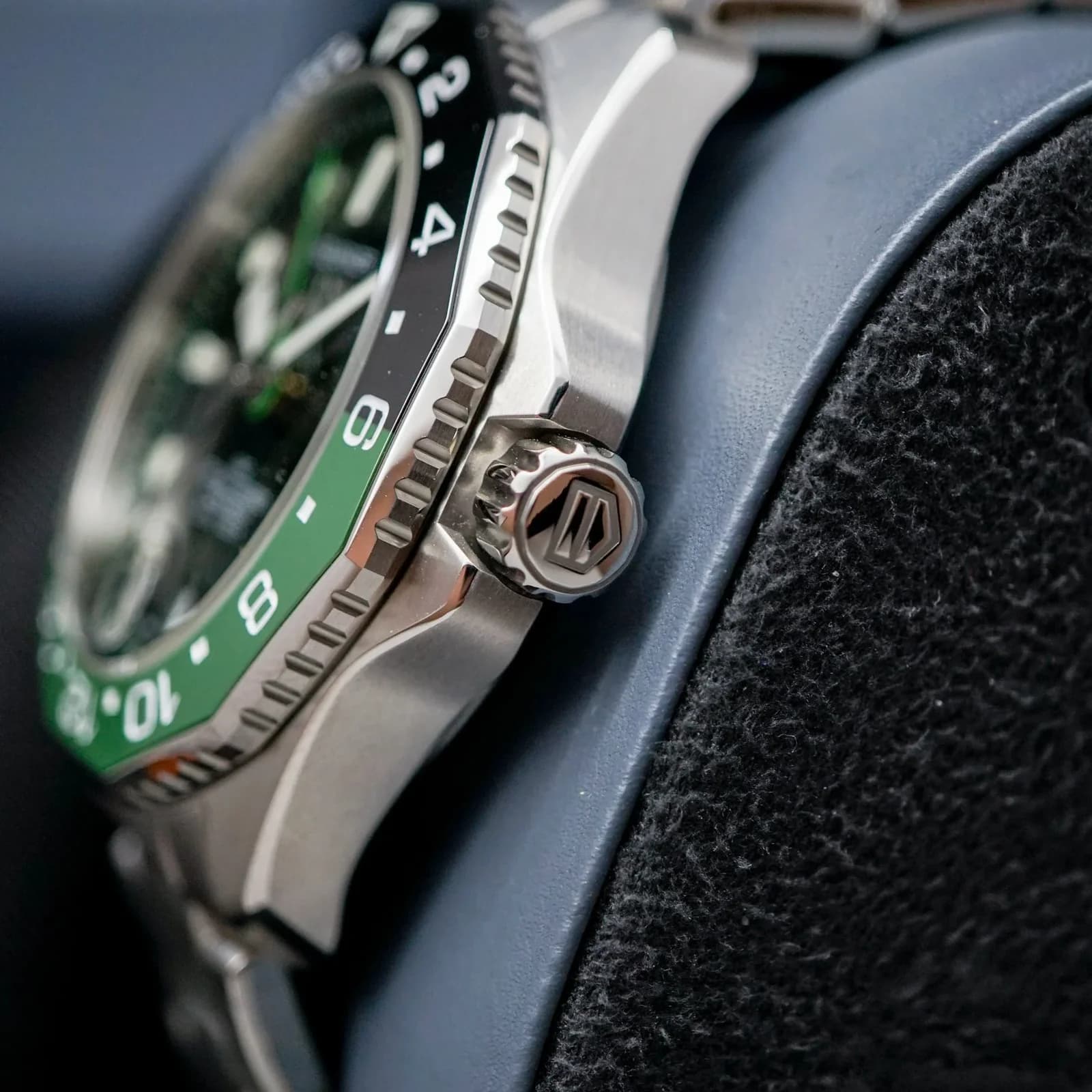 Thumb Aquaracer Professional 300 GMT Green Sunray Dial Steel Bracelet