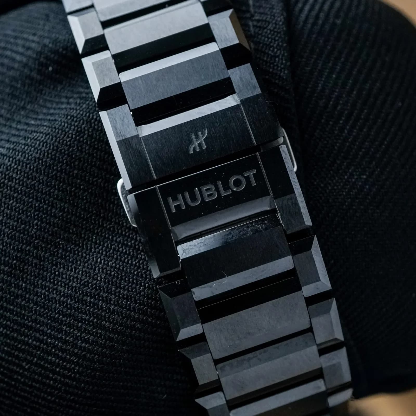 Thumb Integrated Time Only Black Magic Ceramic
