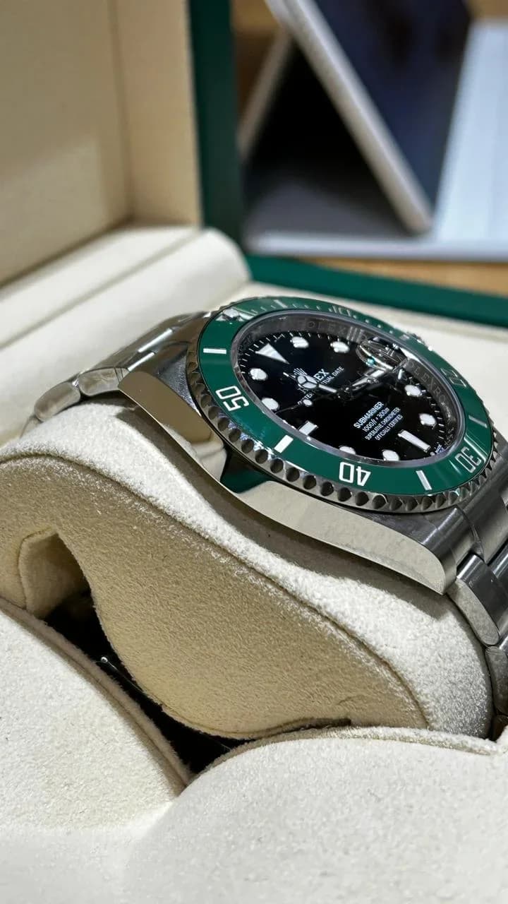 Thumb Submariner Date 41 Stainless Steel / Black / Green Cerachrom
