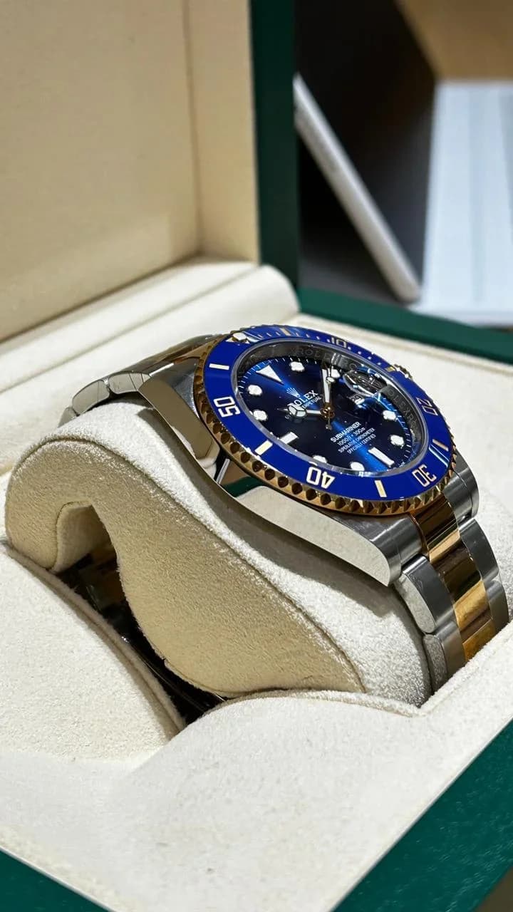 Thumb Submariner Date 41 Stainless Steel / Yellow Gold / Blue