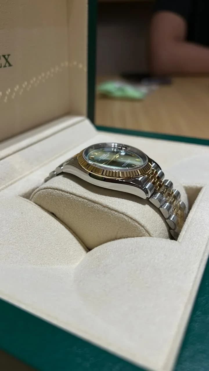 Thumb Datejust 36 Stainless Steel / Yellow Gold / Fluted / Olive Green Roman Diamond / Jubilee