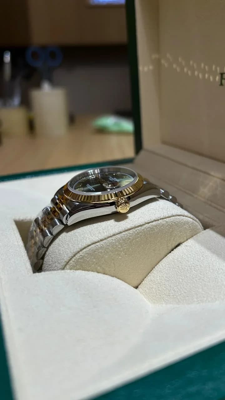 Thumb Datejust 36 Stainless Steel / Yellow Gold / Fluted / Olive Green Roman Diamond / Jubilee
