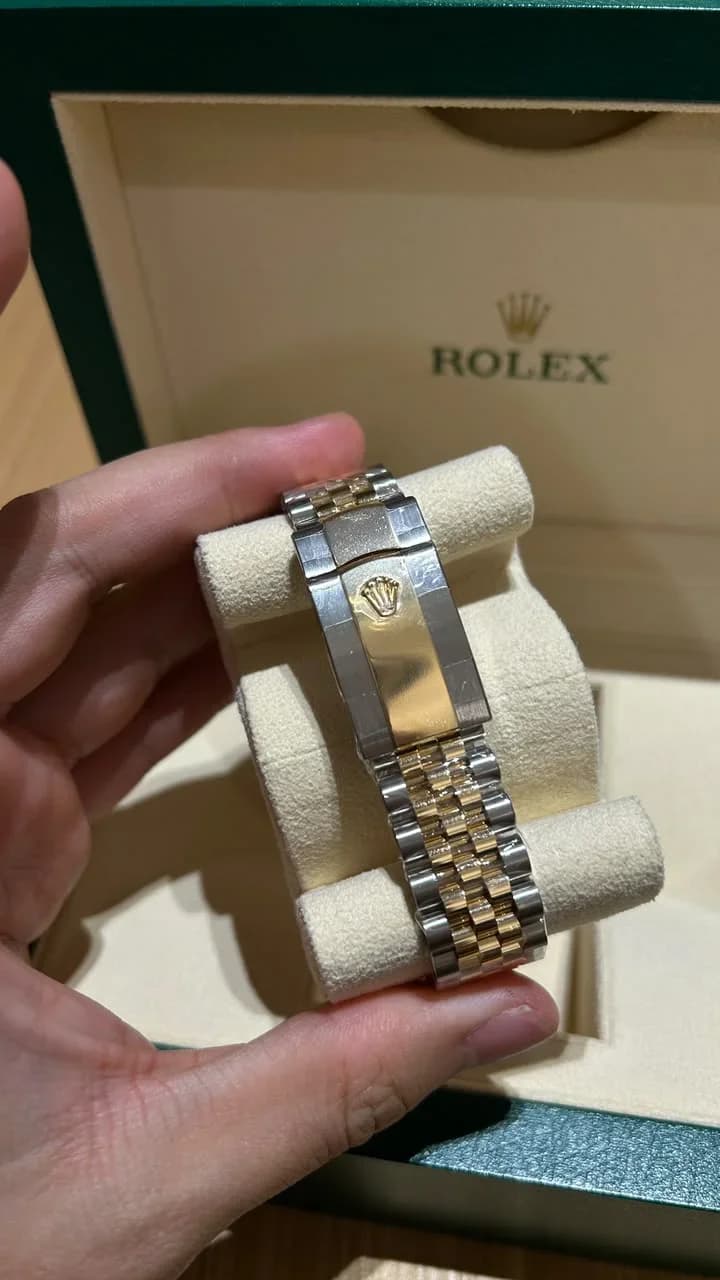 Thumb Datejust 36 Stainless Steel / Yellow Gold / Fluted / Olive Green Roman Diamond / Jubilee
