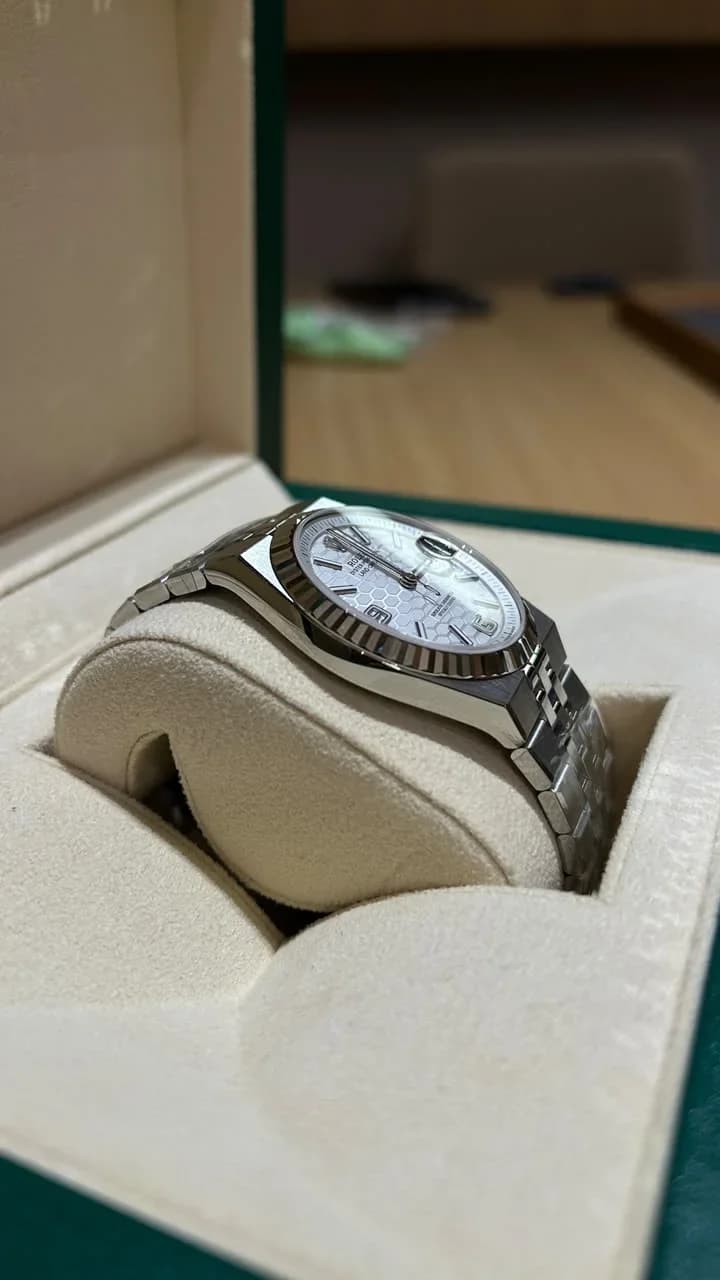 Thumb Land-Dweller 40 Oystersteel - White Gold / White / Flat Jubilee
