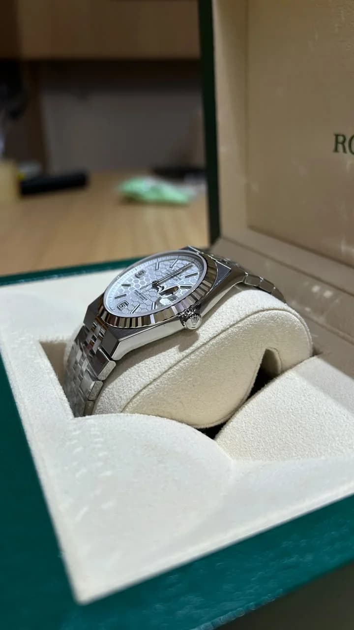 Thumb Land-Dweller 40 Oystersteel - White Gold / White / Flat Jubilee