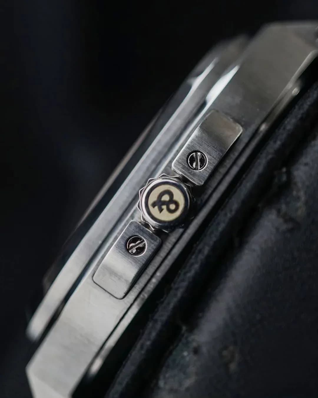 Thumb BR 05 Stainless Steel / Black / Rubber