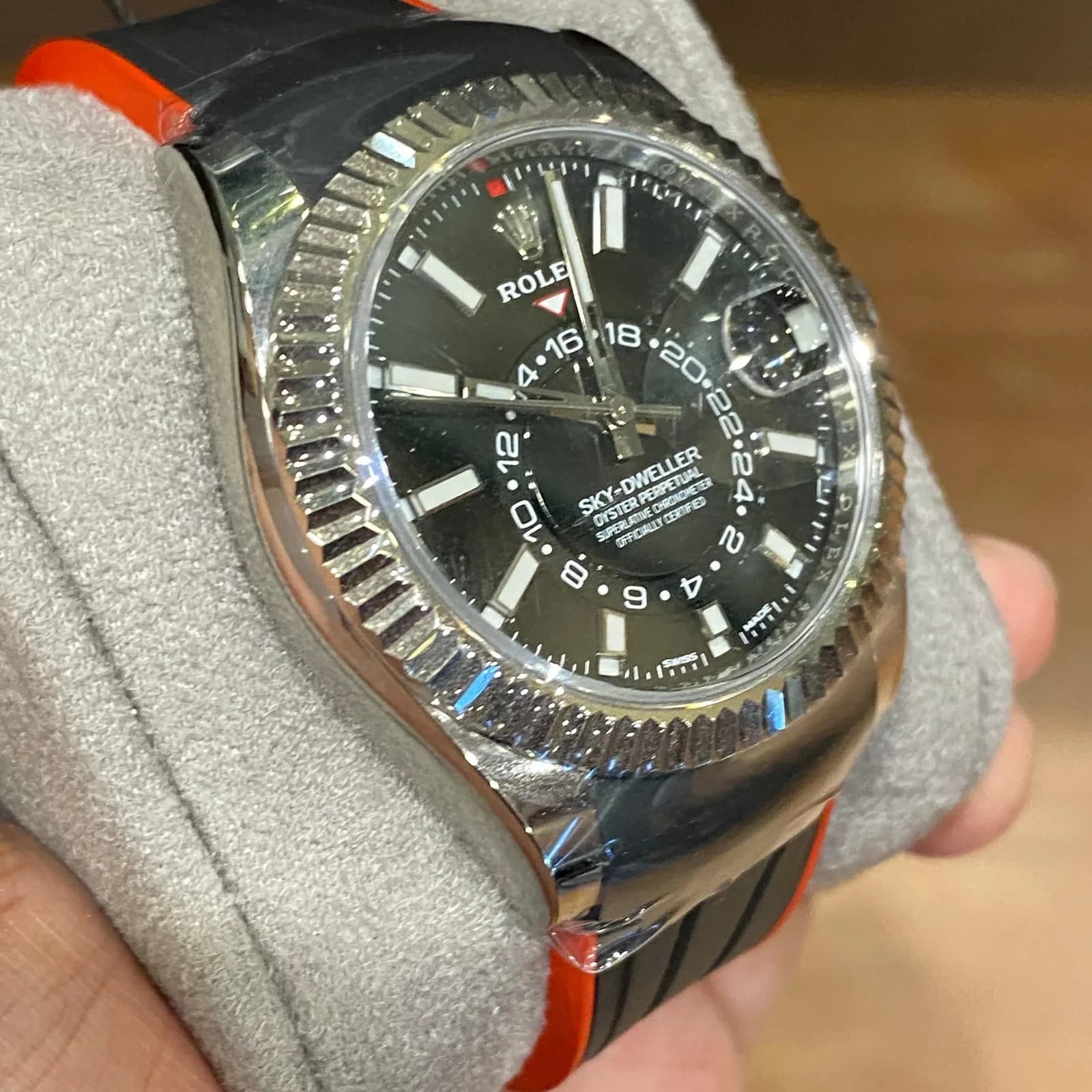 Thumb Sky-Dweller Stainless Steel / White Gold / Black
