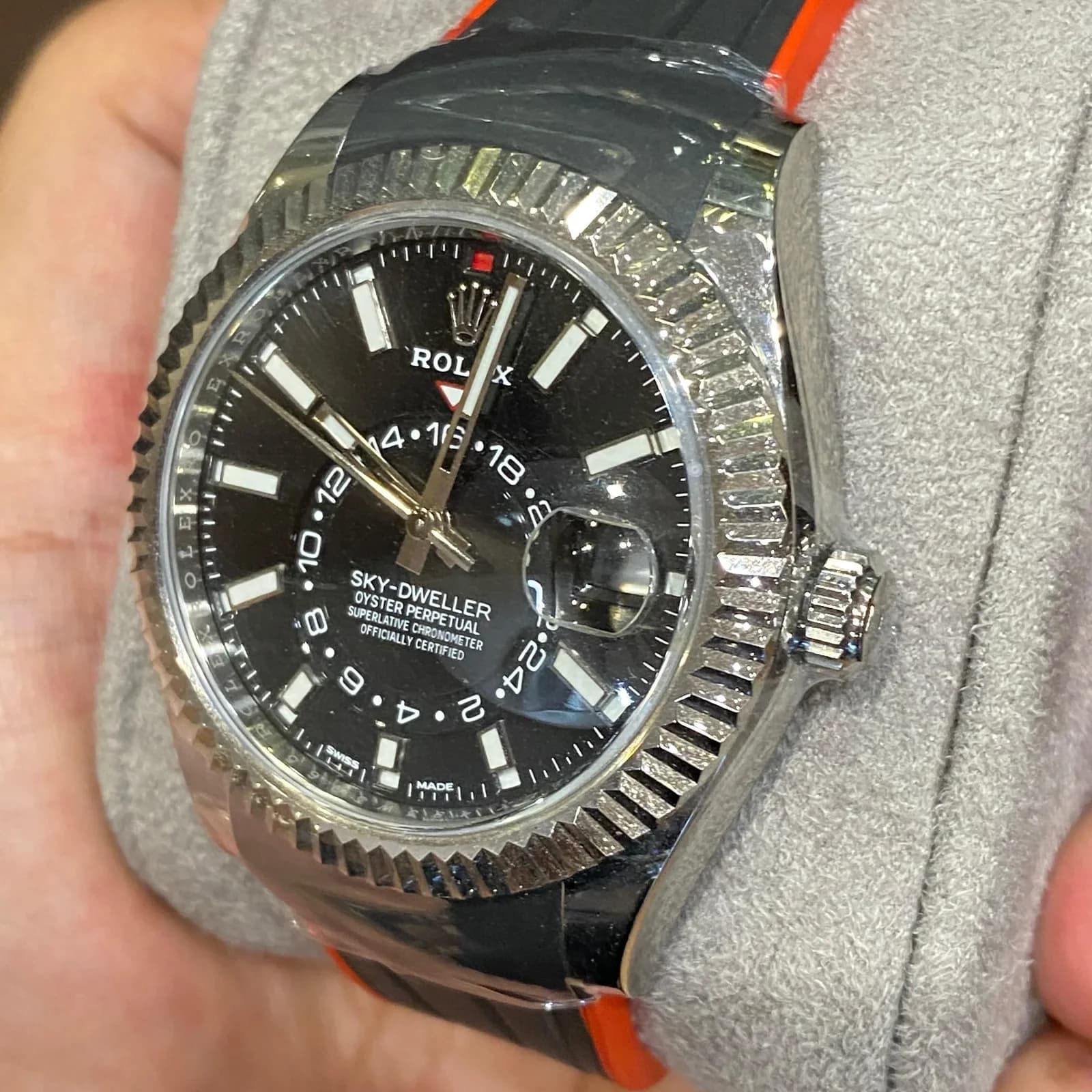 Thumb Sky-Dweller Stainless Steel / White Gold / Black