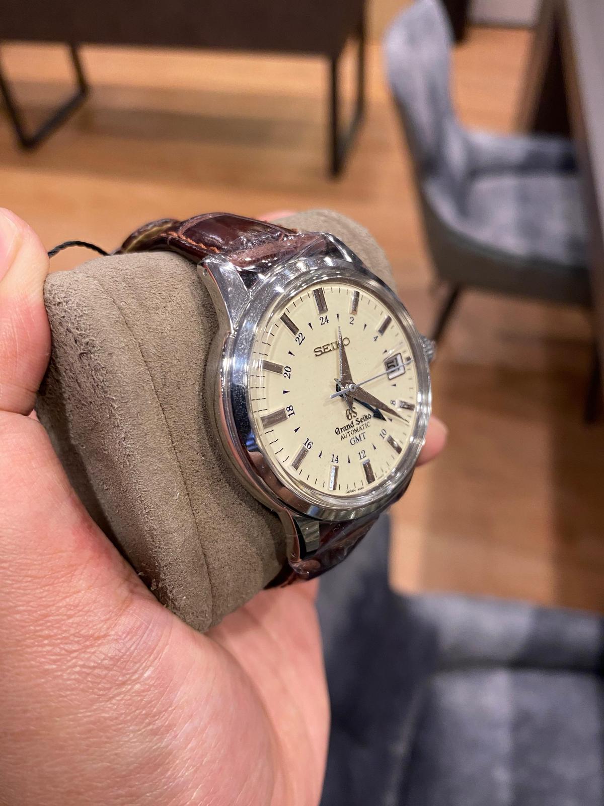 Thumb Automatic Hi Beat 36000 GMT Stainless Steel / Silver / Strap