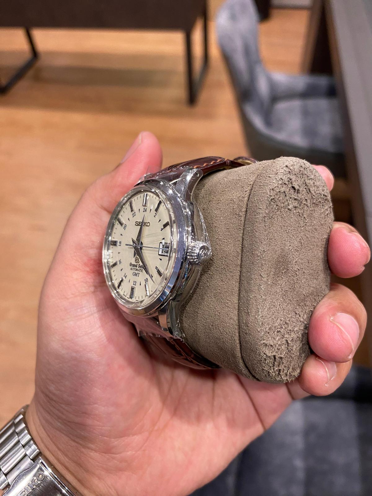 Thumb Automatic Hi Beat 36000 GMT Stainless Steel / Silver / Strap