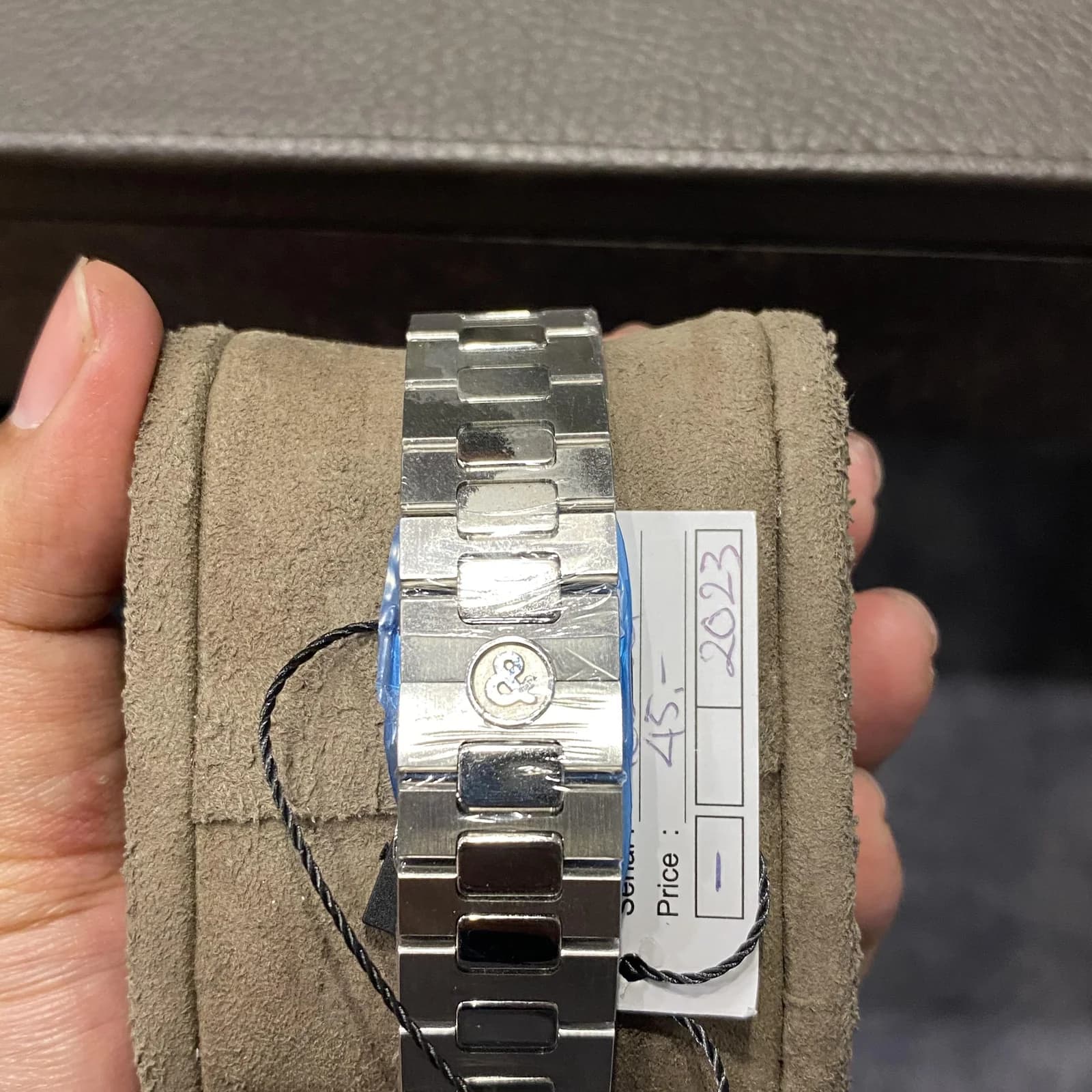 Thumb BR 05 GMT White