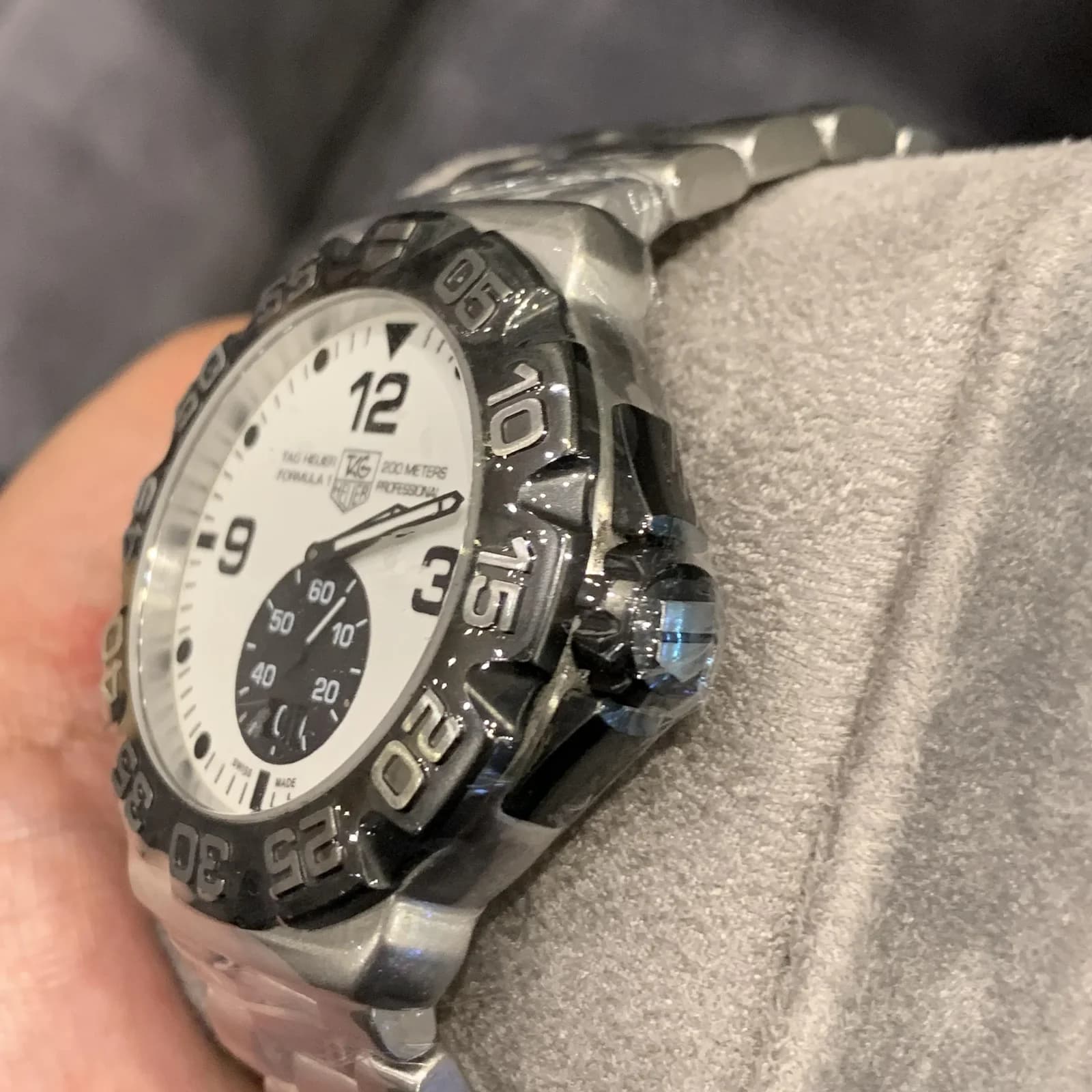 Thumb Formula 1 Big Date 44 Stainless Steel / White / Bracelet