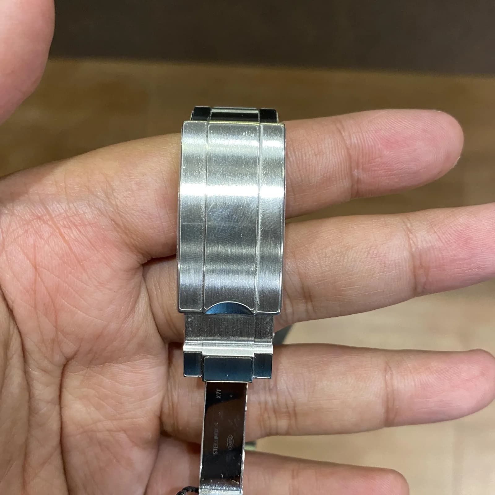 Thumb Submariner No-Date / Stainless Steel / Black / Cerachrom
