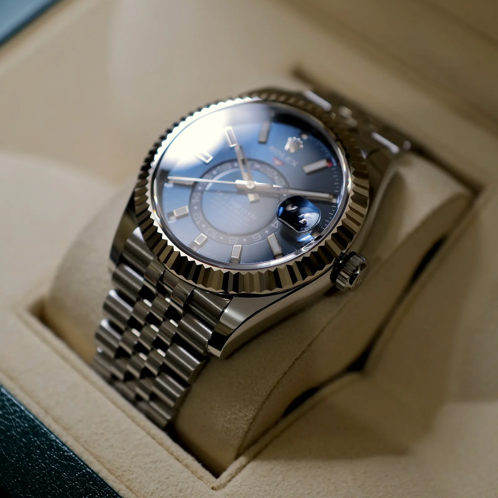 Thumb Sky-Dweller Stainless Steel - White Gold / Blue / Jubilee