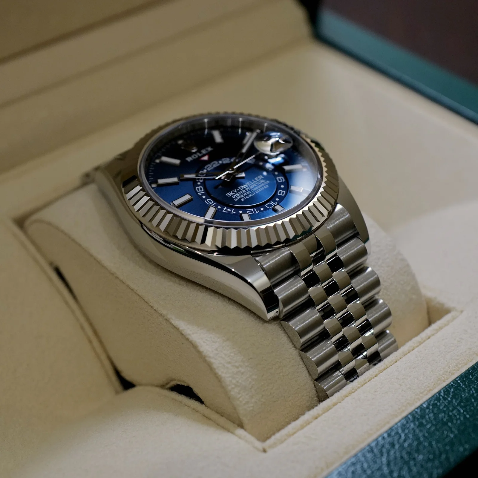 Thumb Sky-Dweller Stainless Steel - White Gold / Blue / Jubilee