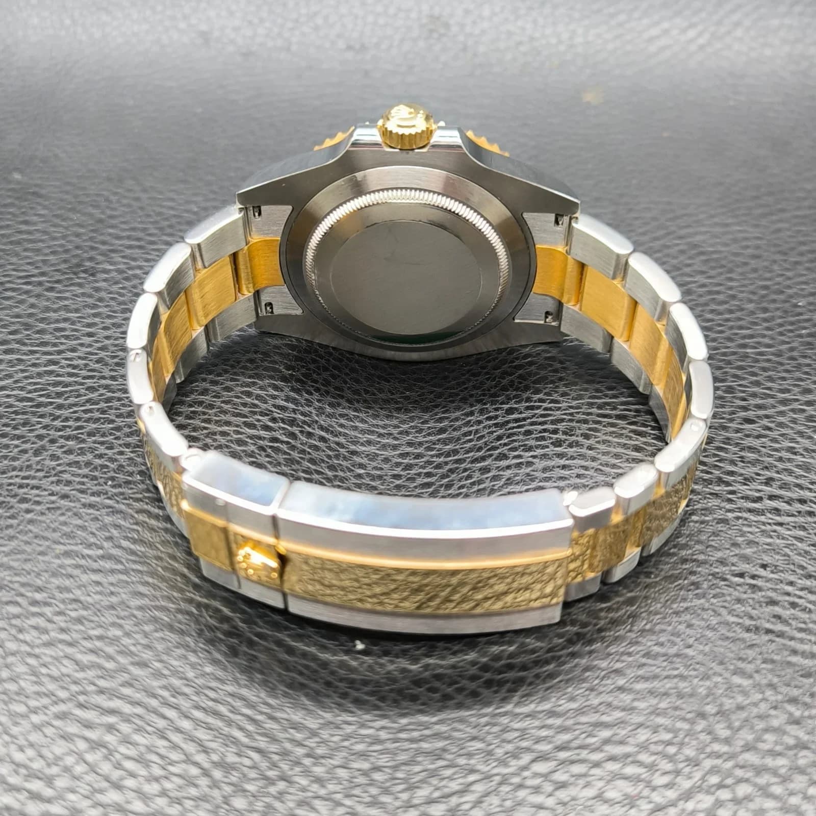 Thumb Submariner Date 41 Stainless Steel / Yellow Gold / Black