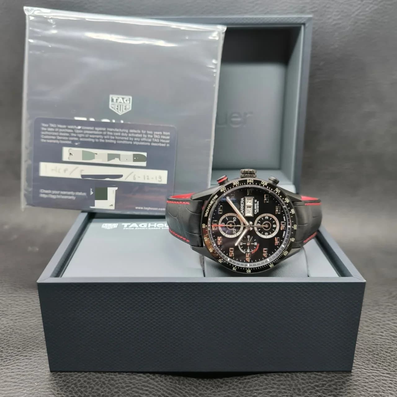 Thumb Carrera Calibre 16 Day-Date 43 Titanium PVD / Black / Alligator