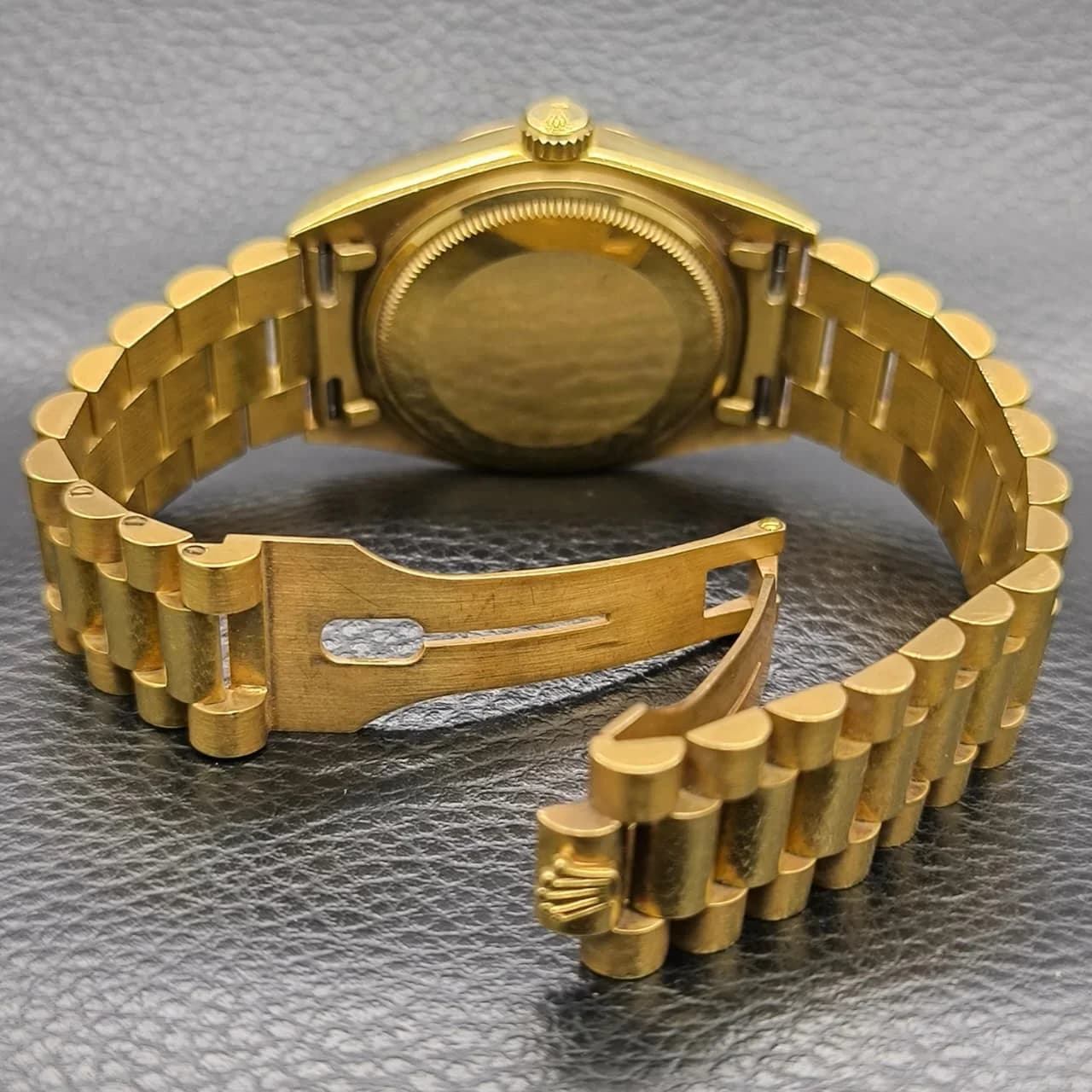 Thumb Day-Date 18038