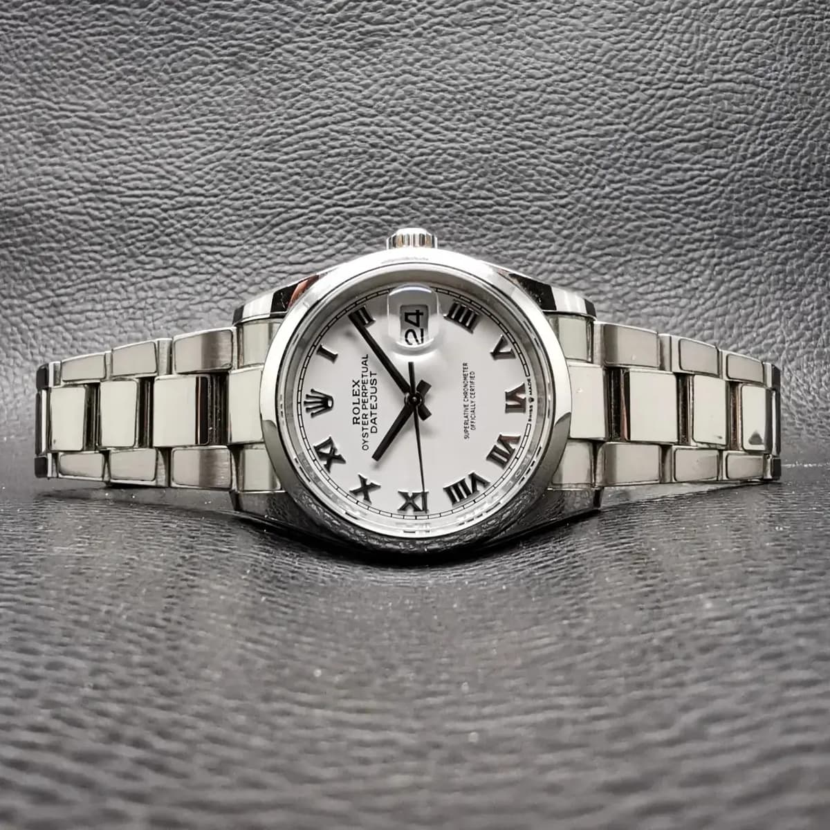 Thumb Datejust 36 Stainless Steel / Domed / White Roman / Oyster