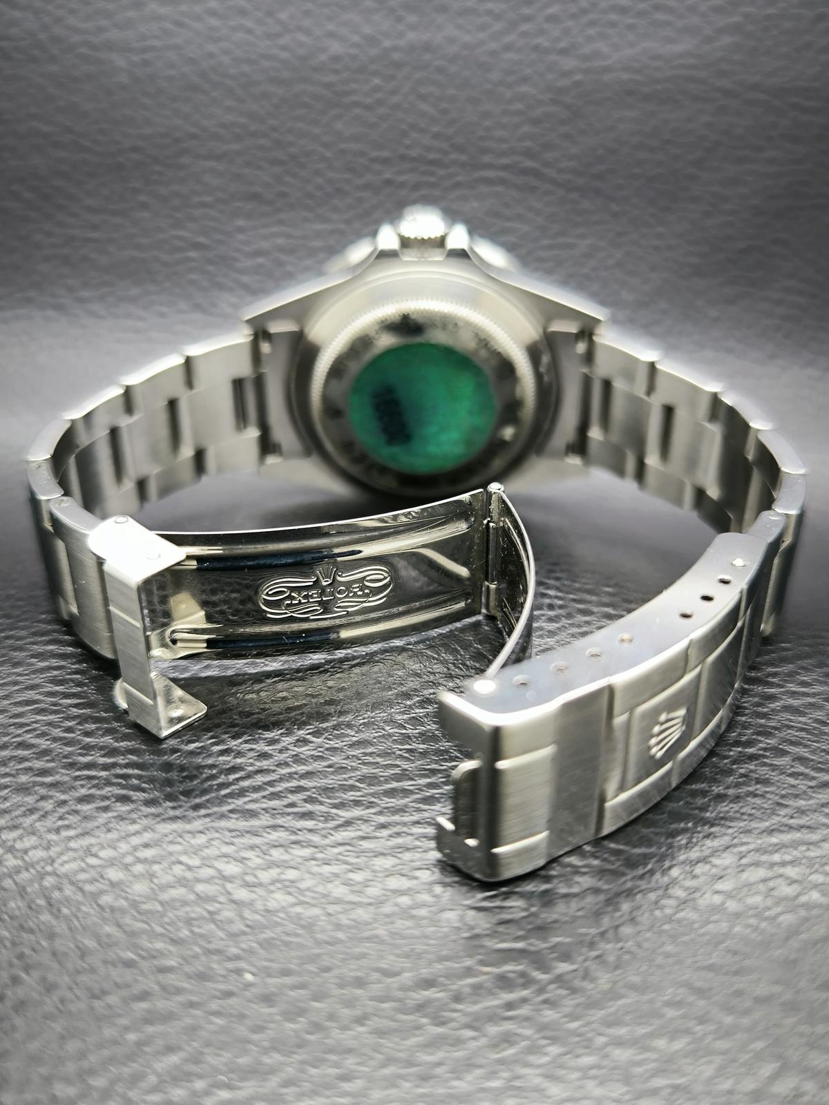 Thumb Sea-Dweller 16600 SuperLuminova