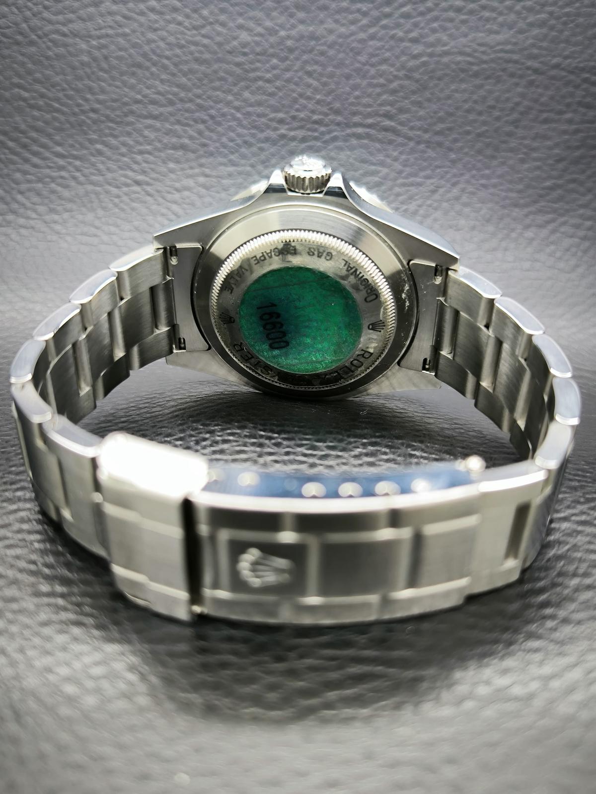 Thumb Sea-Dweller 16600 SuperLuminova