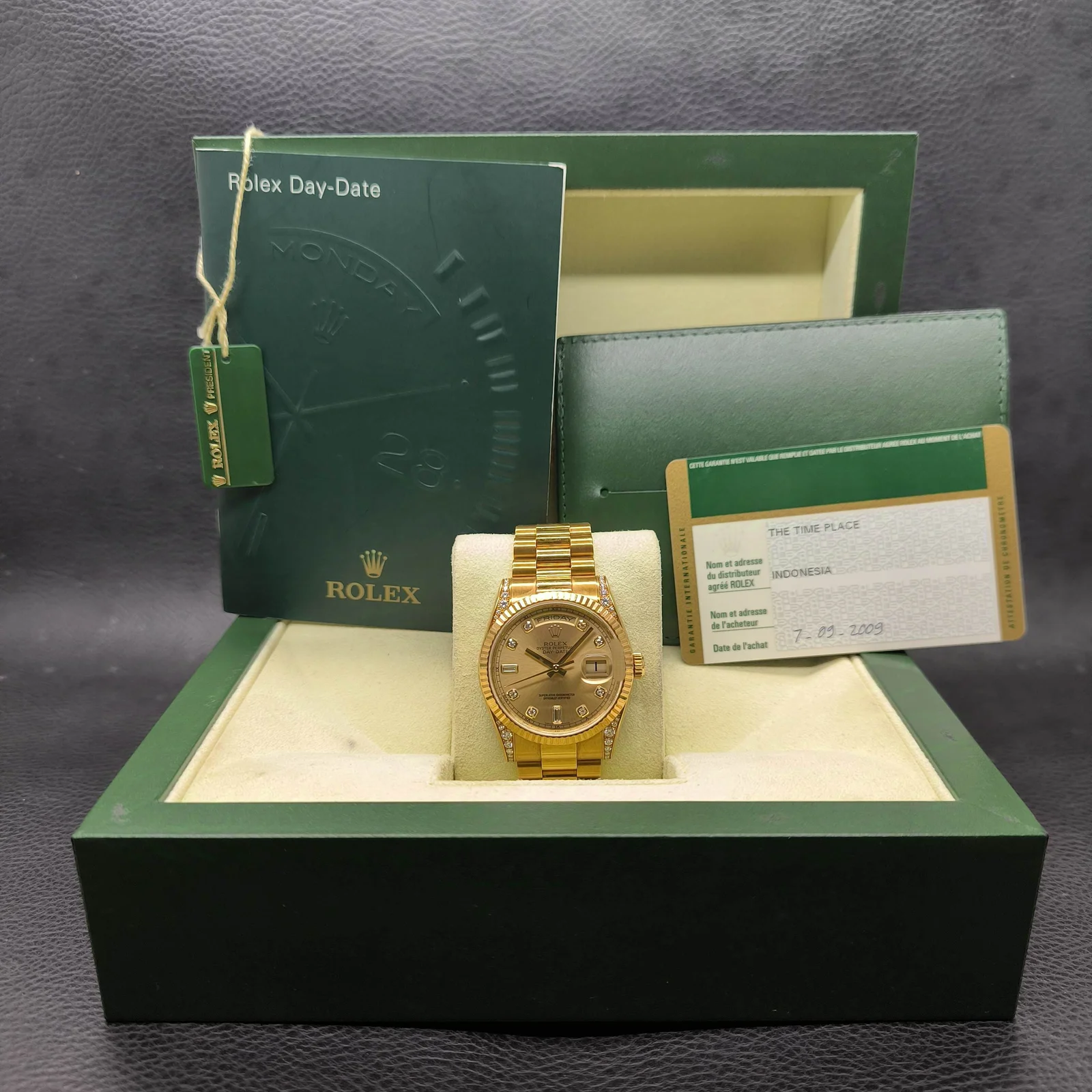 Thumb Day-Date 36 Yellow Gold Champagne Dial