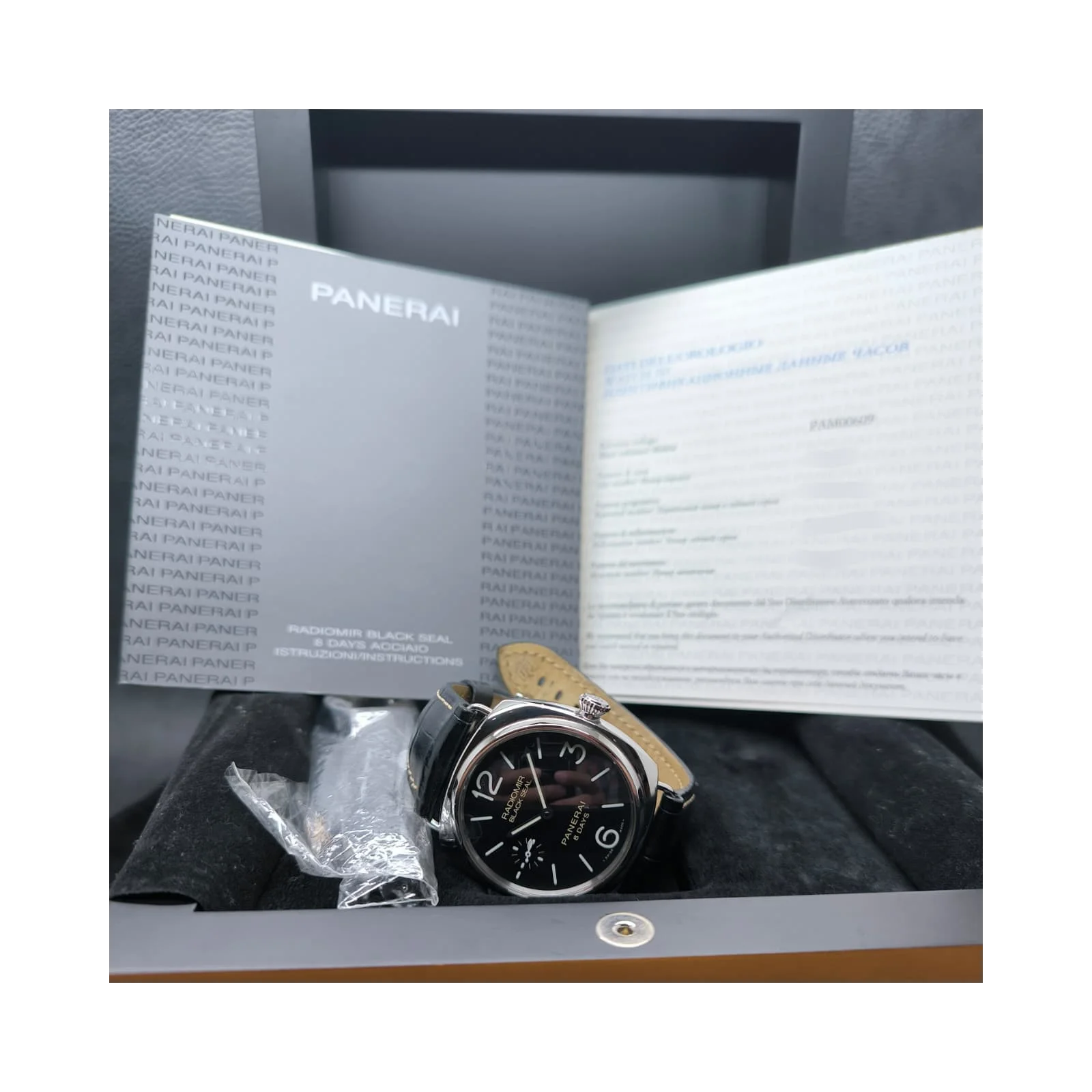 Thumb Radiomir Black Seal 8 Days
