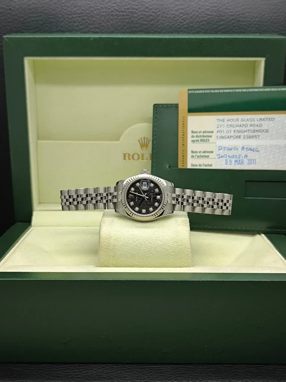 Thumb Lady-Datejust 26 Fluted Black Jubilee