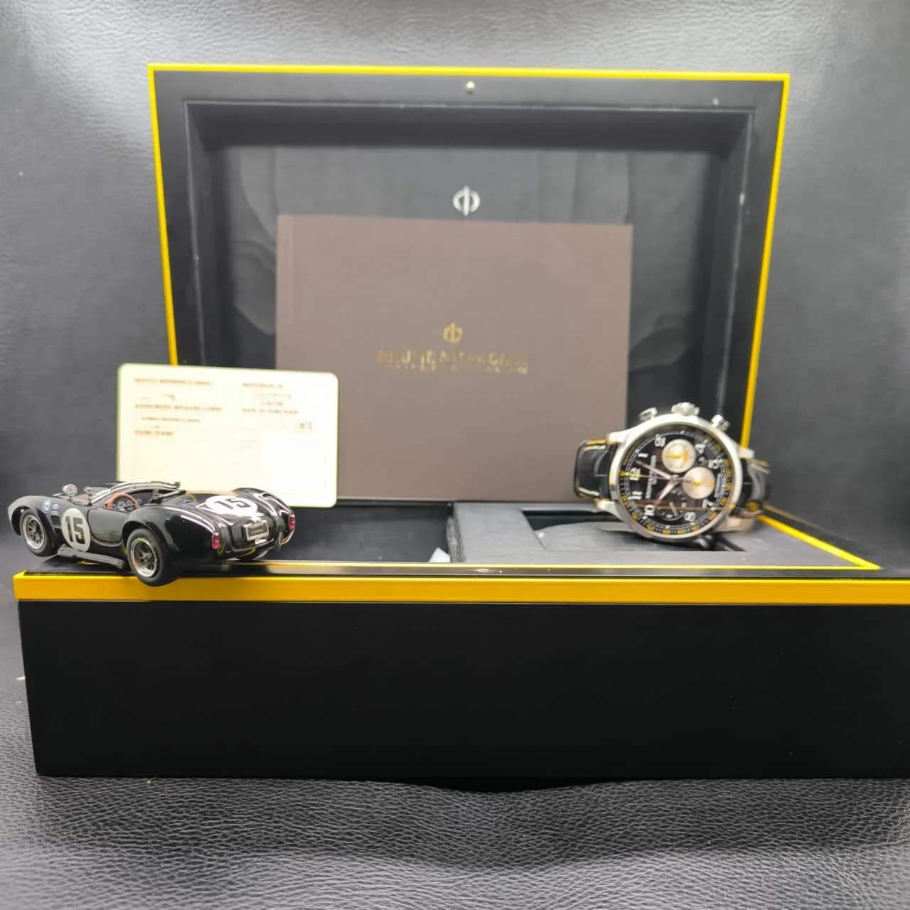 Thumb Capeland Chronograph 44 Black / Alligator