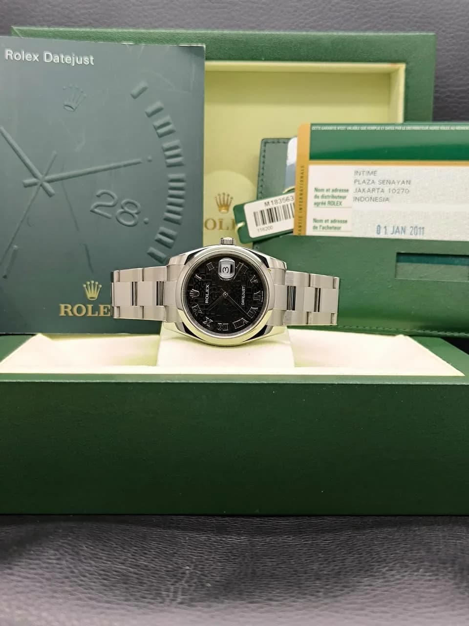 Thumb Datejust 36 Stainless Steel Domed / Oyster / Black Roman