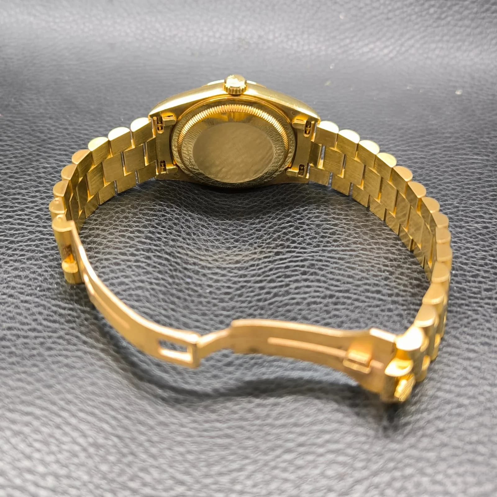 Thumb Day-Date 18038