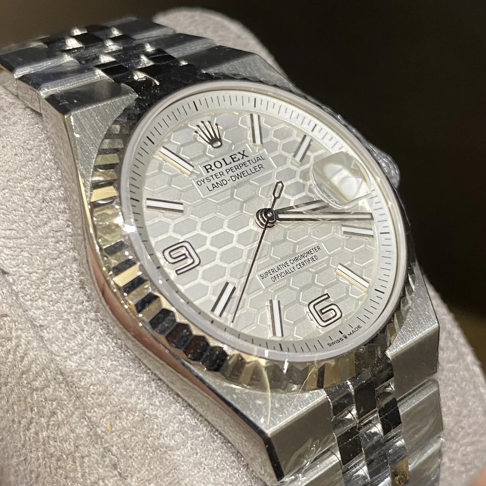 Thumb Land-Dweller 36 Stainless Steel / Fluted / White / Flat Jubilee