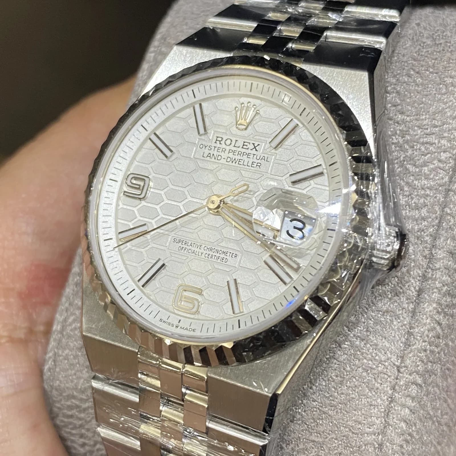 Thumb Land-Dweller 36 Stainless Steel / Fluted / White / Flat Jubilee