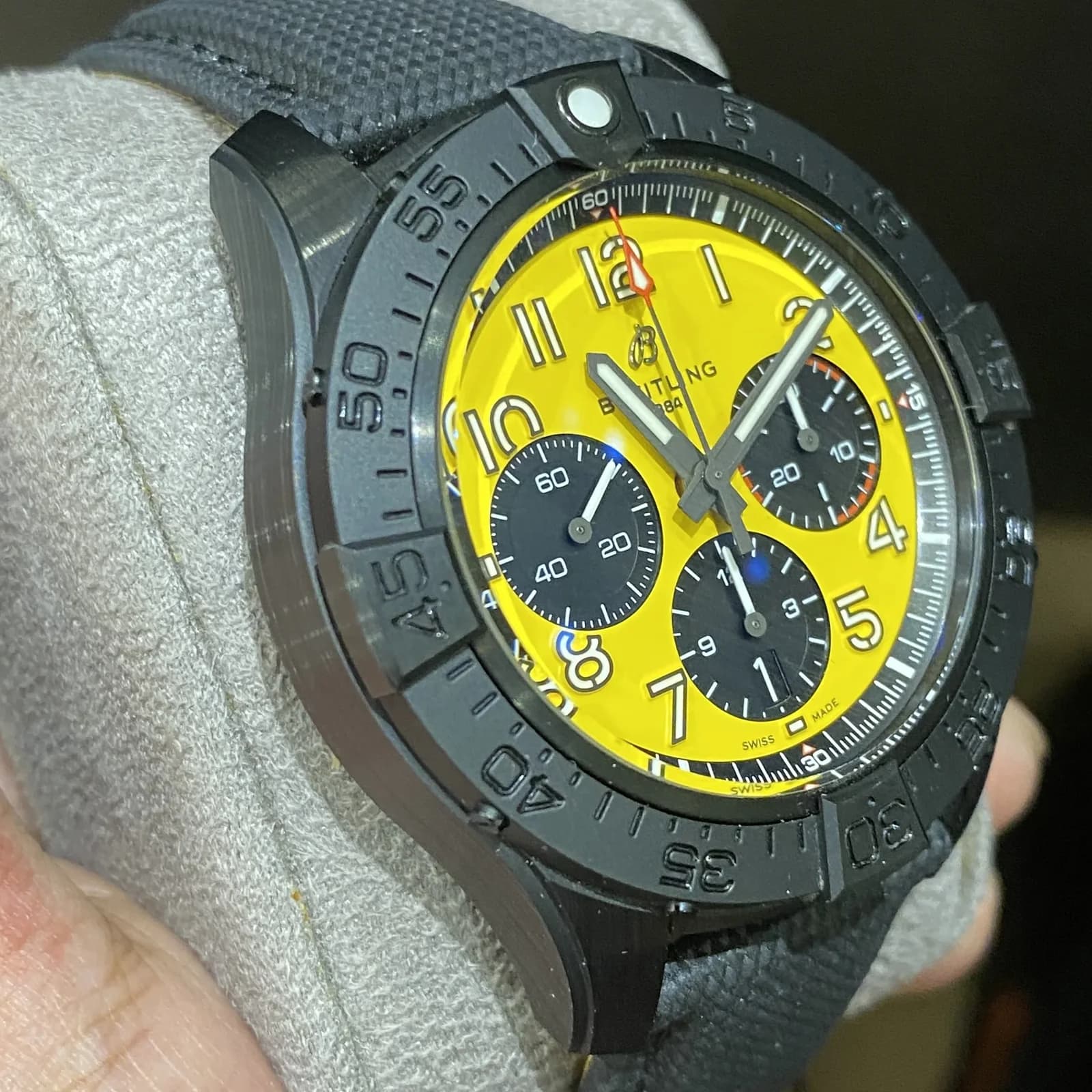 Thumb Avenger B01 Chronograph 44 Night Mission / Yellow / Strap