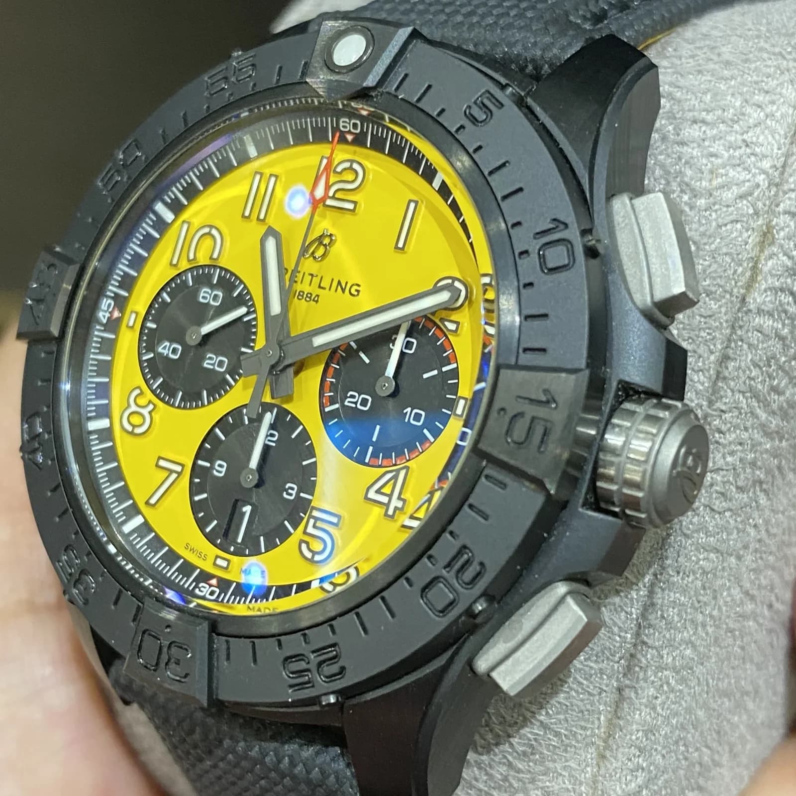 Thumb Avenger B01 Chronograph 44 Night Mission / Yellow / Strap