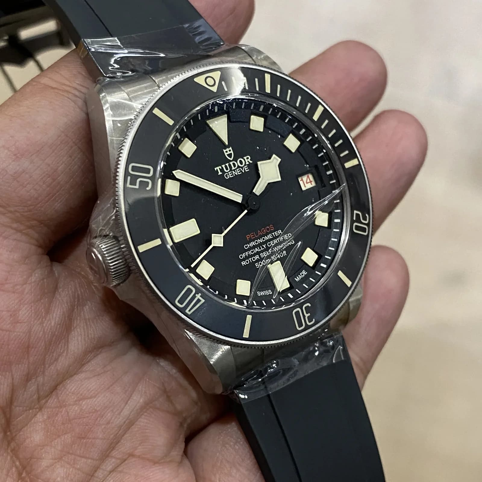 Thumb Pelagos Titanium / Black / Bracelet / LHD