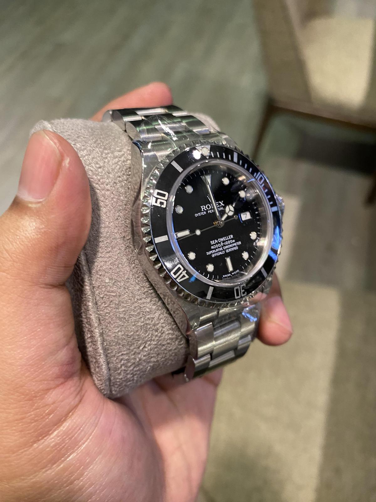 Thumb Sea-Dweller 16600 SuperLuminova