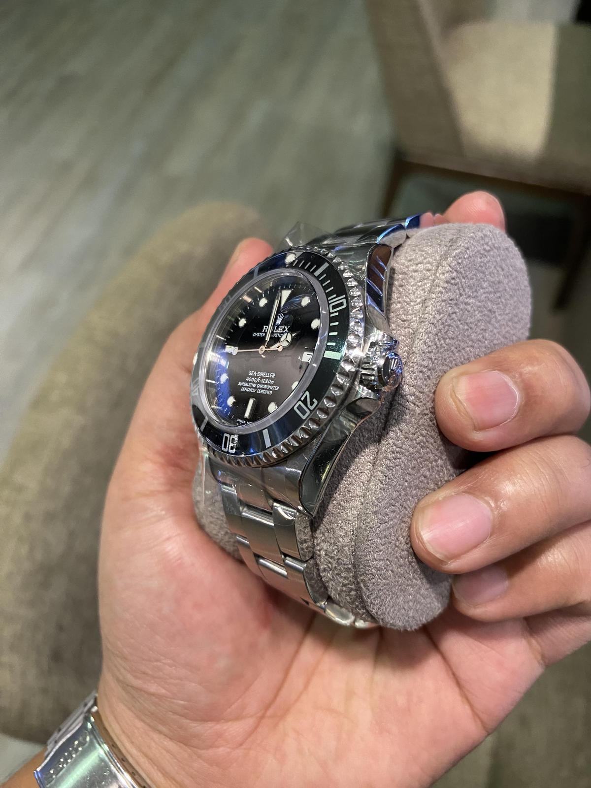 Thumb Sea-Dweller 16600 SuperLuminova