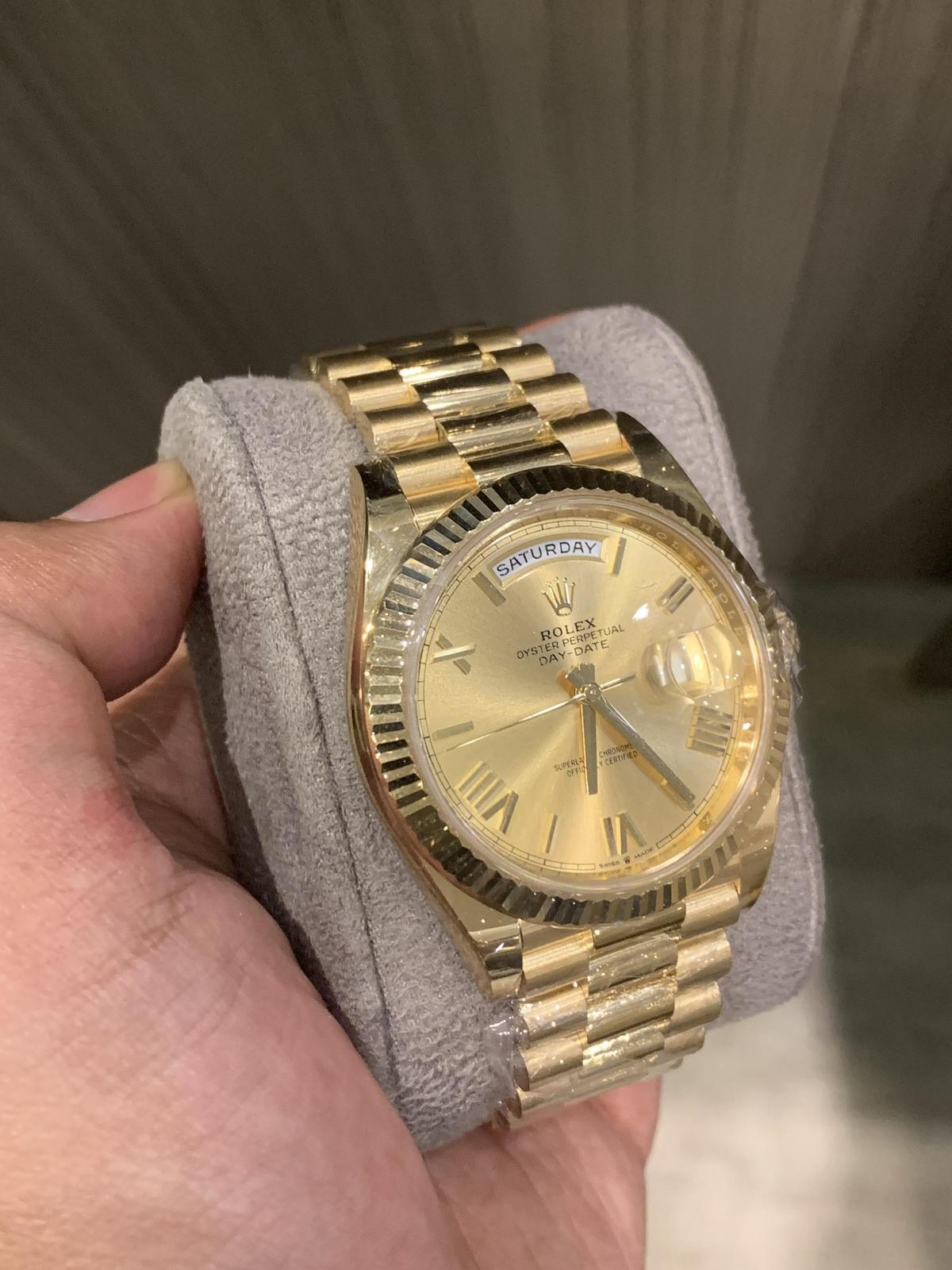 Thumb Day-Date 40 Yellow Gold / Champagne - Roman